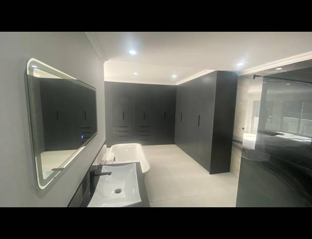 4 BEDROOM HOUSE FOR SALE IN COMPENSATION BEACH
